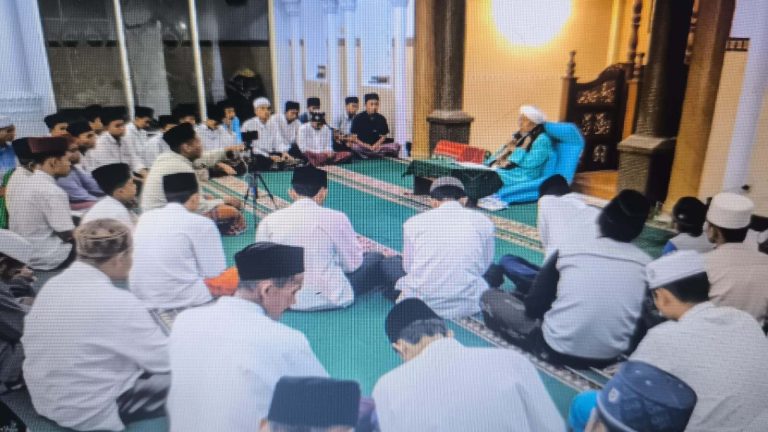 Kegiatan Ngaji Bersama Pengasuh Pondok Darut Tauhid Al Jenderami